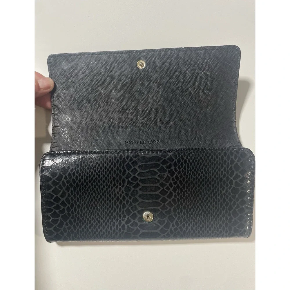 Michael Kors Wallet - Picture 2 of 4